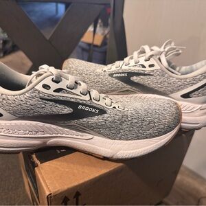Brooks Light Gray Athletic Sneakers